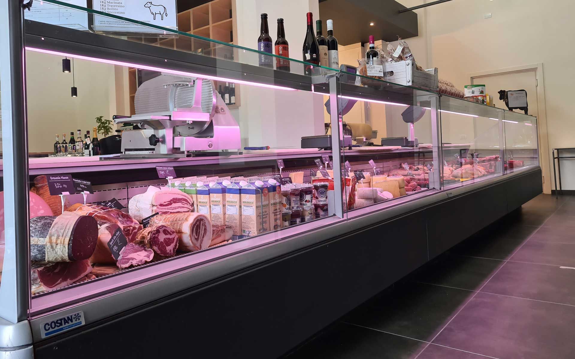 Banco della macelleria Gaidolfi di Rivergaro